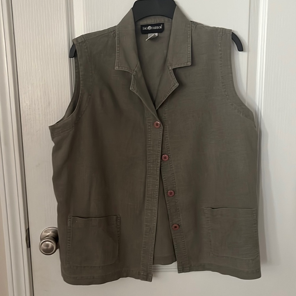 Size Lg women’s army green vest.